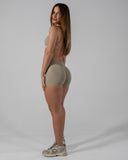 SOLACE SHORTS IN LATTE