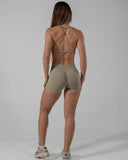 SOLACE SHORTS IN LATTE