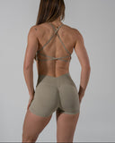 SOLACE SHORTS IN LATTE
