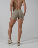 SOLACE SHORTS IN LATTE