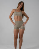 SOLACE SHORTS IN LATTE