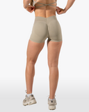 SOLACE SHORTS IN LATTE