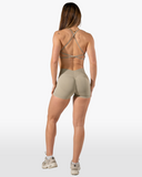 SOLACE SHORTS IN LATTE