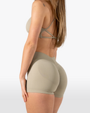 SOLACE SHORTS IN LATTE